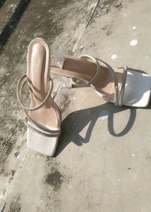 Embellished open toe white heels 👠