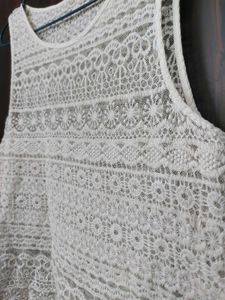 Sleeveless lace top (S)