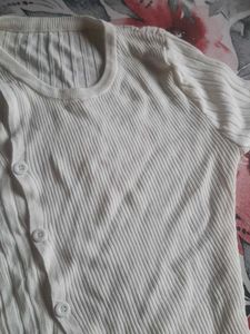 &#34;White Cutout Long Sleeve Crop Top Round Neck&#34;