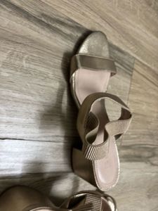 H&amp;M Gold Heeled Sandals - Perfect For Parties
