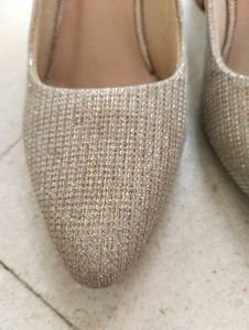 Elegant Gold Heels Good With Imperfection