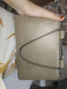 A perfect beautiful hand bag from Gucci..