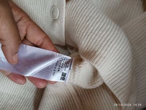 uniqlo beige light weight cardigan S-M