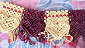 Handloom beautiful maroon and cream door hanging