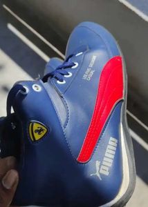 Selling PUMA shoes Farari Edition