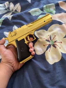 Heavy Golden Desert Eagle Toy