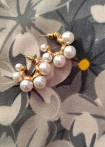 Chic &amp; Stylish Pearl Hoop Earrings 🤍🤍