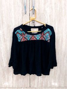 A Simple Fusion Black Top