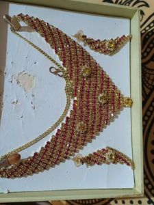 Necklace &amp; Earrings (Set)