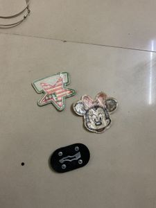 Off-White Belt,3 badges &amp; hair removal tool