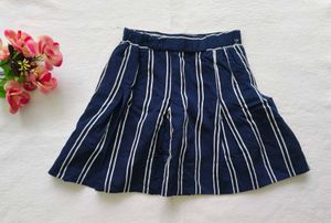 Tiny girl : Skirt with Shorts
