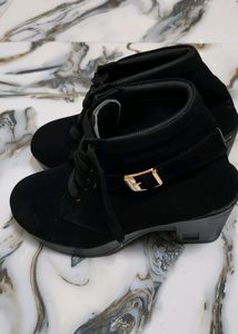 Black BOOTS With Heels For WOMEN&#39;S....its New