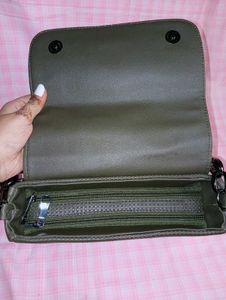 Luxurious Green Gucci Hand Bag