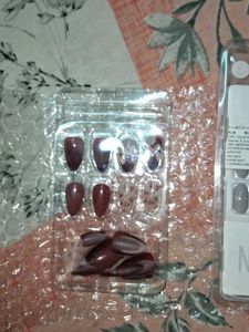 2SETS OF NAILS