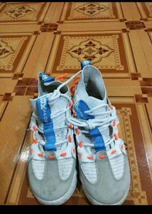 Comfortable White Sports Shoes