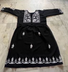 Elegant Black Embroidered Kurta