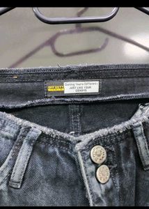 Off Duty Grunge Edge Jeans