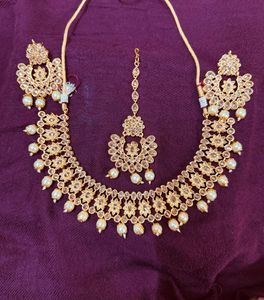Elegant Gold &amp; Pearl Indian Jewelry Set