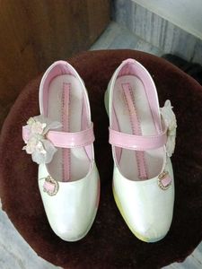 Cute Girls&#39; Casual Shoes with Flower Detail