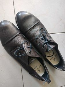 Display piece Lanvin Leather Oxford Shoes