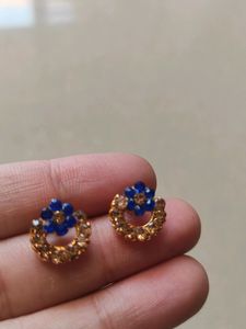 Circular Earrings With Blue And Gloden Stones