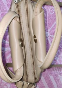 Beautiful And Trendy SLING BAG