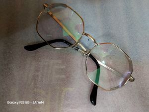 SUNGLASS ( BRAND NEW )