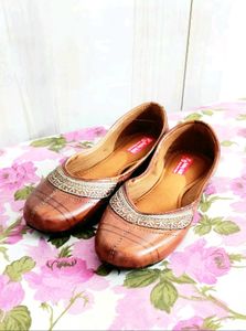 Embroidered Jutti Flats size-5 no