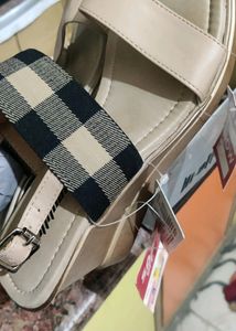 Wedges Heels Of Reliance Footprint