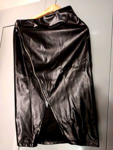 😍Black Faux Leather Skirt😍