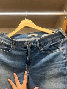 Levis Light Wash Denim Jeans