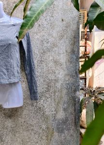 V. CUTE GREY H&amp;M TOP