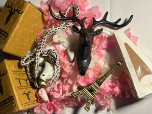 2 Dearhead Hangers &amp; Eiffel Tower, birds Nest Deco