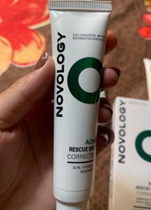 2 Acne Spot Corrector,1facewash and 1 Moisturizer