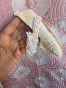 Floral Offwhite Lace Embroidered Shoes Free