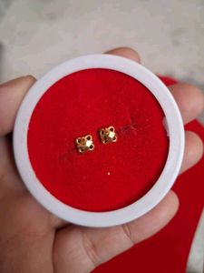 Beautiful New Desiner Studs Gold