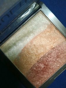Kiss Beauty Baked Powder highlighter