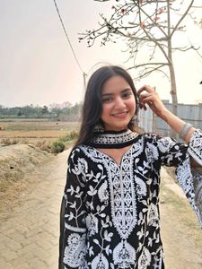 New Stunning Pakistani Embroidered Kurta Set!
