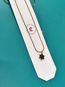 Flower Pendant Necklace