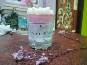 Scented Candle With Lavender Fragrance