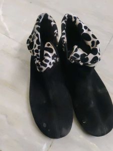Black Colour Used Boots