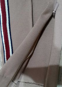 Side Striped Casual Leggings with zip at bottom