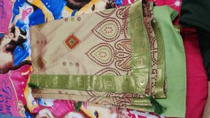 💚 Elegant Silk Saree + Blouse (with 2 cm margin)