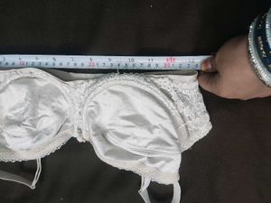 Elegant White Lace Bra 🖤