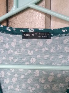 SHEIN FLORAL CROP TOP 💚