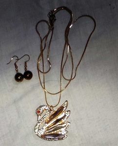 Swan Necklace &amp; Earring Set