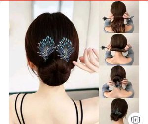 RHINESTONE FLOWER HAIR CLIPS