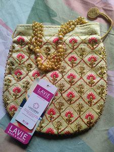 Lavie Potli With Tag