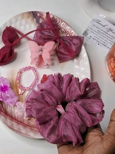 Combo Of 8 Pcs Hair Accessories 😍