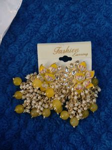 Set Of 2 Chains, Earrings And Maang Tika